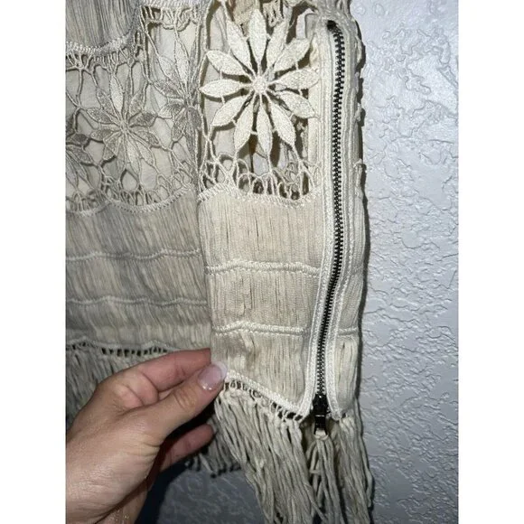 ALICE + Olivia Boho Crochet Top Fringe Built in Bra Size Small Y1 - Picture 3 of 9